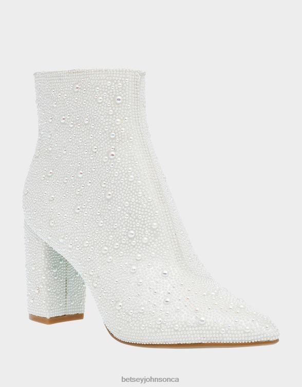 Women Cady Ivory Betsey Johnson Shoes JHZ8F48