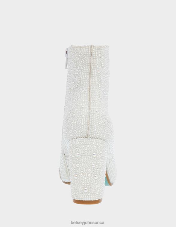 Women Cady Ivory Betsey Johnson Shoes JHZ8F48