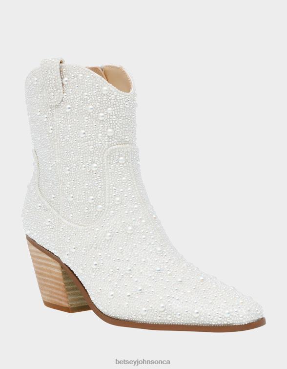 Women Diva Ivory Betsey Johnson Shoes JHZ8F37