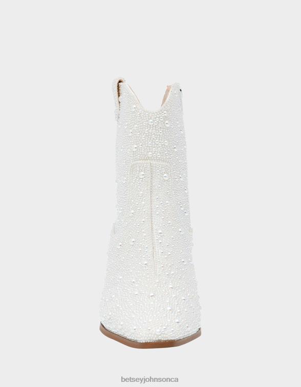 Women Diva Ivory Betsey Johnson Shoes JHZ8F37