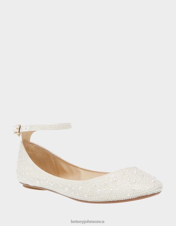 Women Ace Ivory Betsey Johnson Shoes JHZ8F132