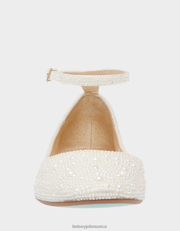 Women Ace Ivory Betsey Johnson Shoes JHZ8F132