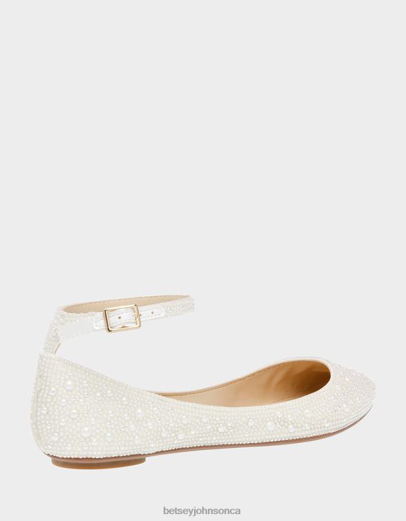 Women Ace Ivory Betsey Johnson Shoes JHZ8F132