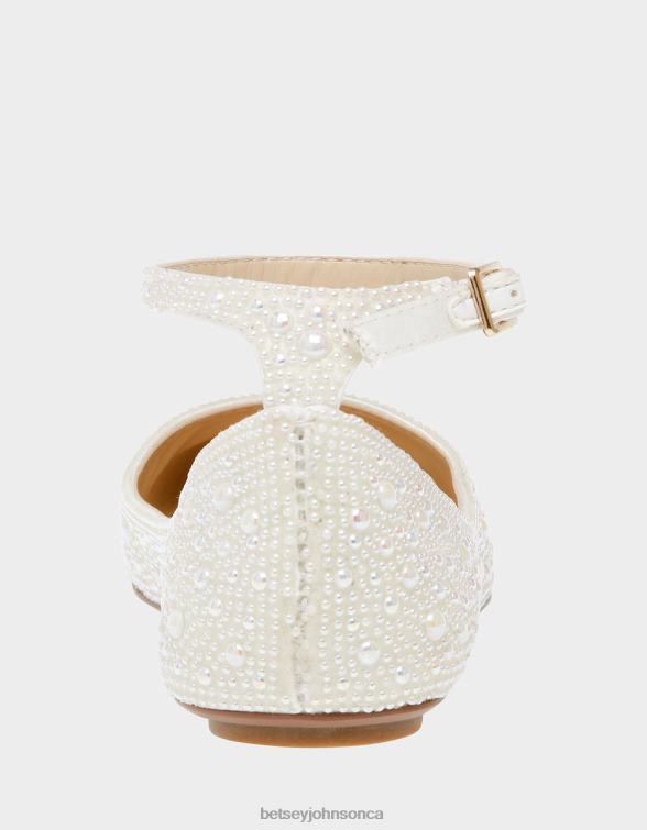 Women Ace Ivory Betsey Johnson Shoes JHZ8F132