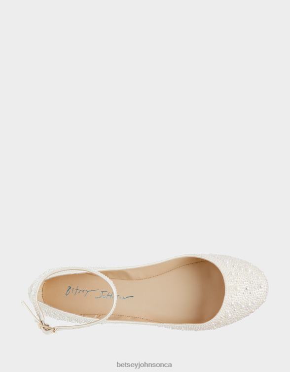 Women Ace Ivory Betsey Johnson Shoes JHZ8F132
