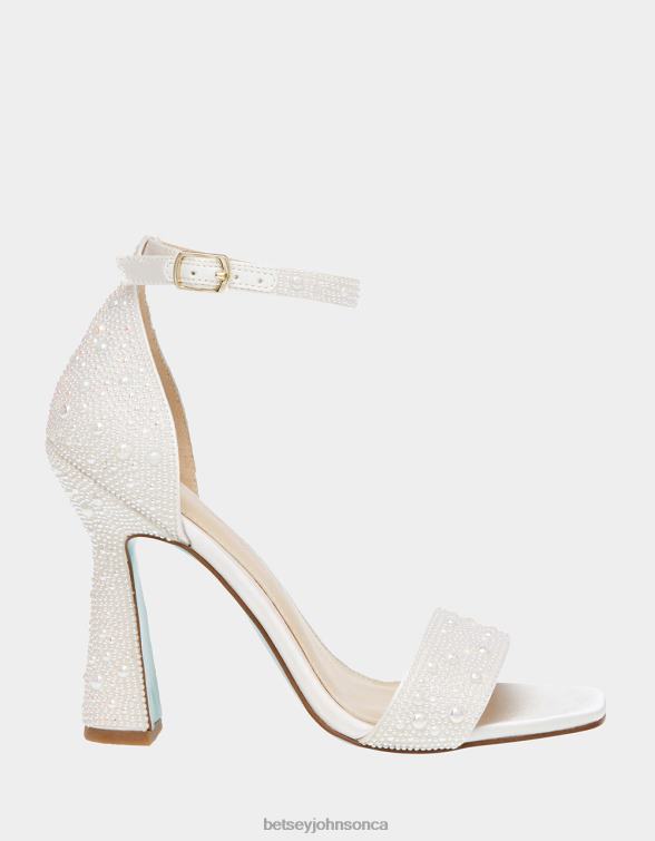 Women Dani Ivory Betsey Johnson Shoes JHZ8F52