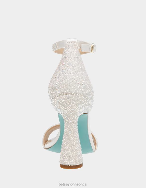 Women Dani Ivory Betsey Johnson Shoes JHZ8F52