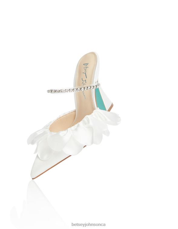 Women Jayde Ivory Betsey Johnson Shoes JHZ8F113