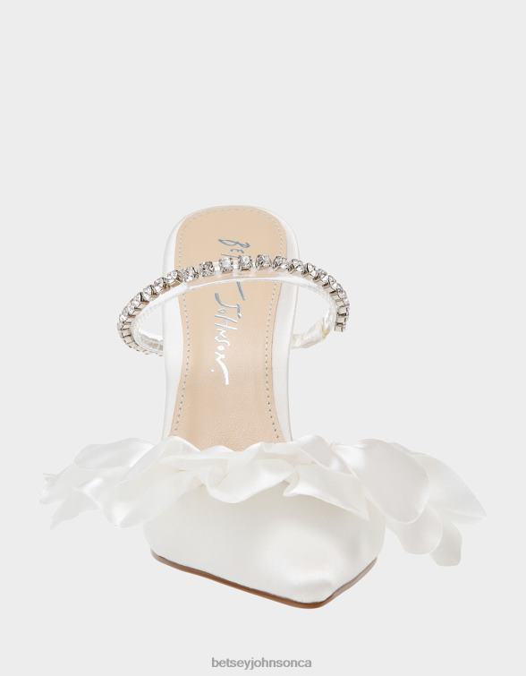 Women Jayde Ivory Betsey Johnson Shoes JHZ8F113
