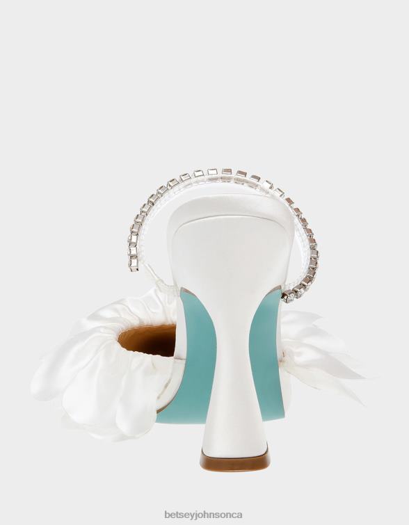 Women Jayde Ivory Betsey Johnson Shoes JHZ8F113