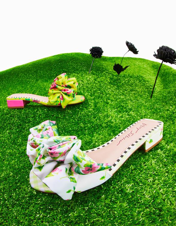 Women Alivia White Multi Betsey Johnson Shoes JHZ8F80