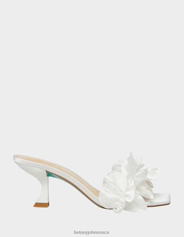 Women Kimi Ivory Betsey Johnson Shoes JHZ8F131