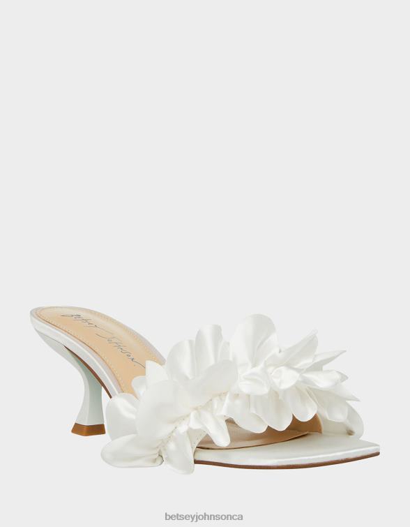 Women Kimi Ivory Betsey Johnson Shoes JHZ8F131