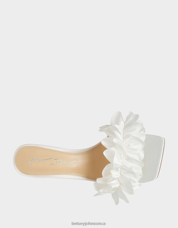 Women Kimi Ivory Betsey Johnson Shoes JHZ8F131