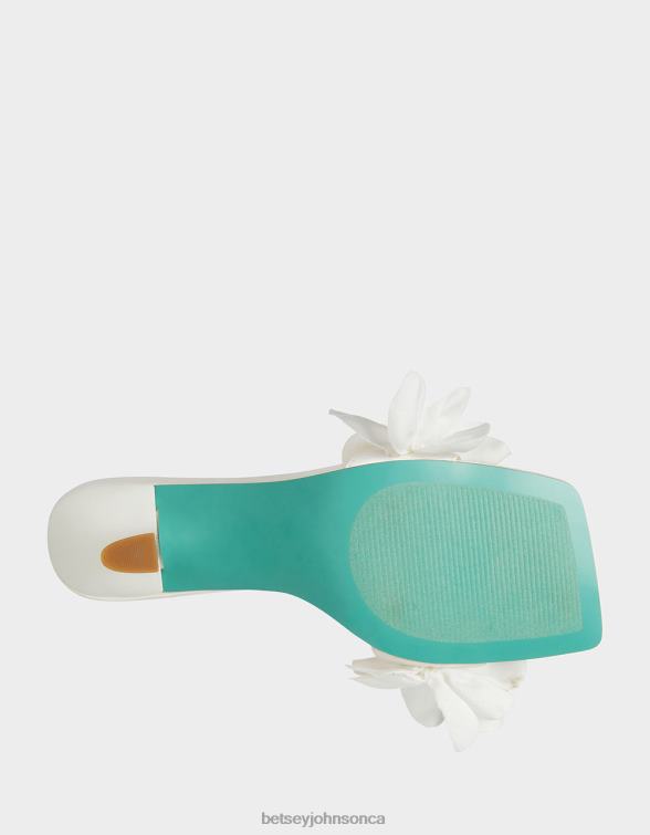 Women Kimi Ivory Betsey Johnson Shoes JHZ8F131