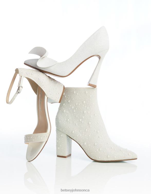 Women Mari Ivory Betsey Johnson Shoes JHZ8F38