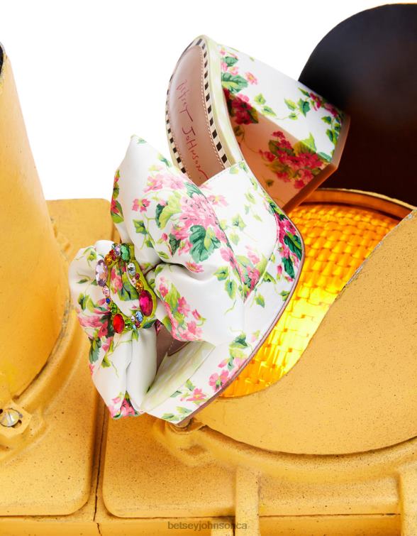 Women Possie White Multi Betsey Johnson Shoes JHZ8F8