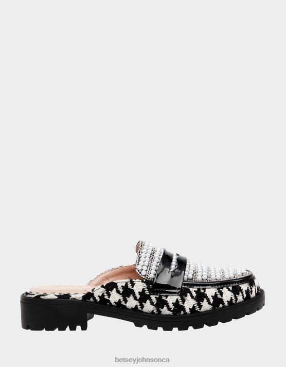 Women Ronin Black/White Betsey Johnson Shoes JHZ8F177