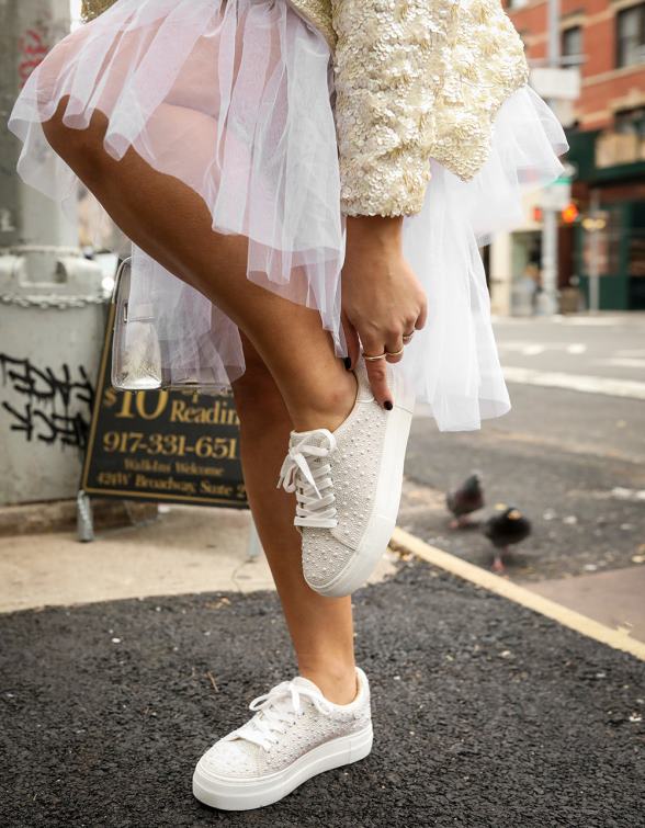 Women Sidny Ivory Betsey Johnson Shoes JHZ8F3